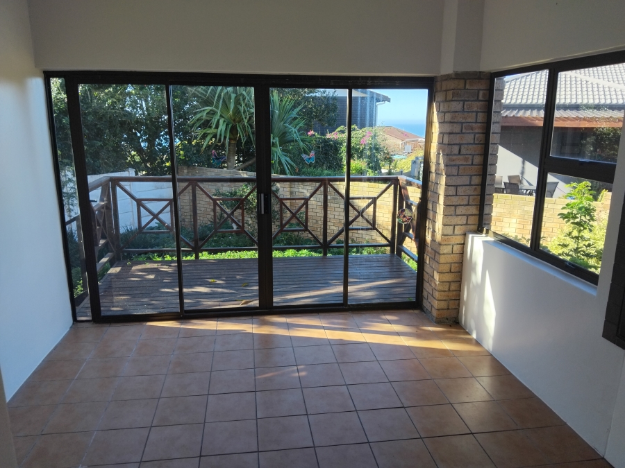 4 Bedroom Property for Sale in Wavecrest Eastern Cape